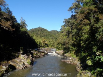 Le paysage de Ranomafana alterne forêts profondes et rivières