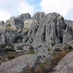 Massifs rocheux du paysage lunaire à l'Andringitra