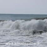 Les vagues sont fortes à Manambato, coté océan indien.